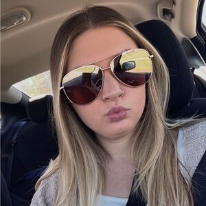 Meet your Posher, Brooke